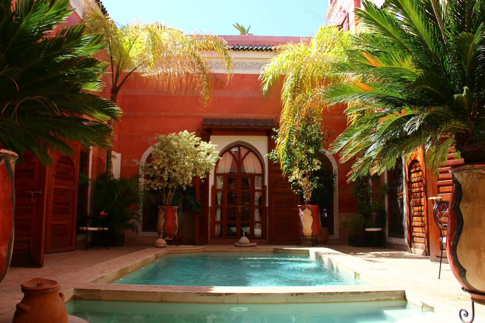 Piscine d'un riad de luxe à Marrakech